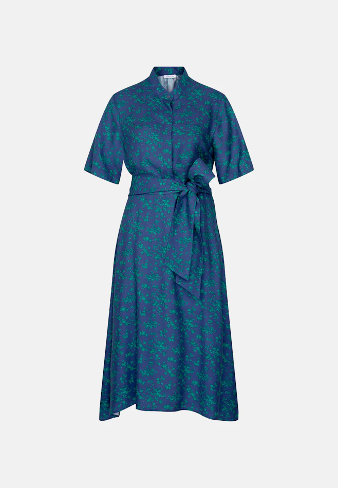 Satiniertes Stehkragenkleid mit Bindegürtel in Dunkelblau | Seidensticker Onlineshop