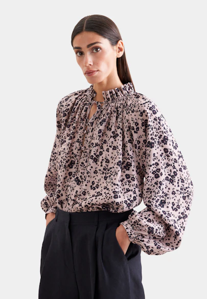 Satinierte Rüschenbluse mit Bindeband in Rosa |  Seidensticker Onlineshop
