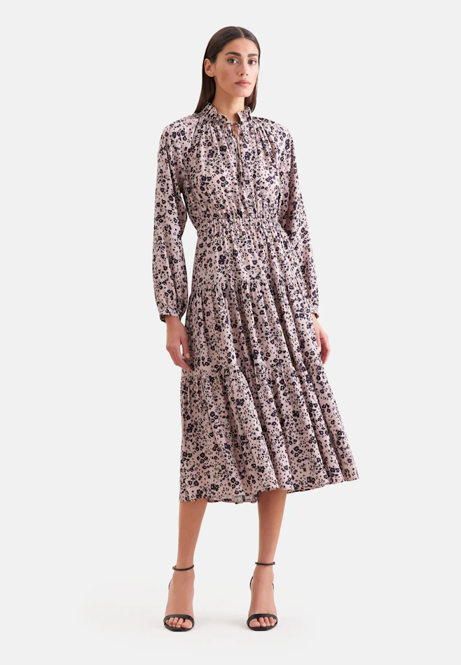 Satiniertes Rüschenkleid mit Stufen in Rosa | Seidensticker Onlineshop
