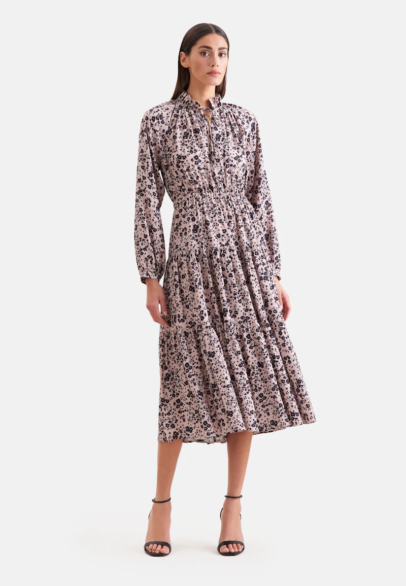 Satiniertes Rüschenkleid mit Stufen