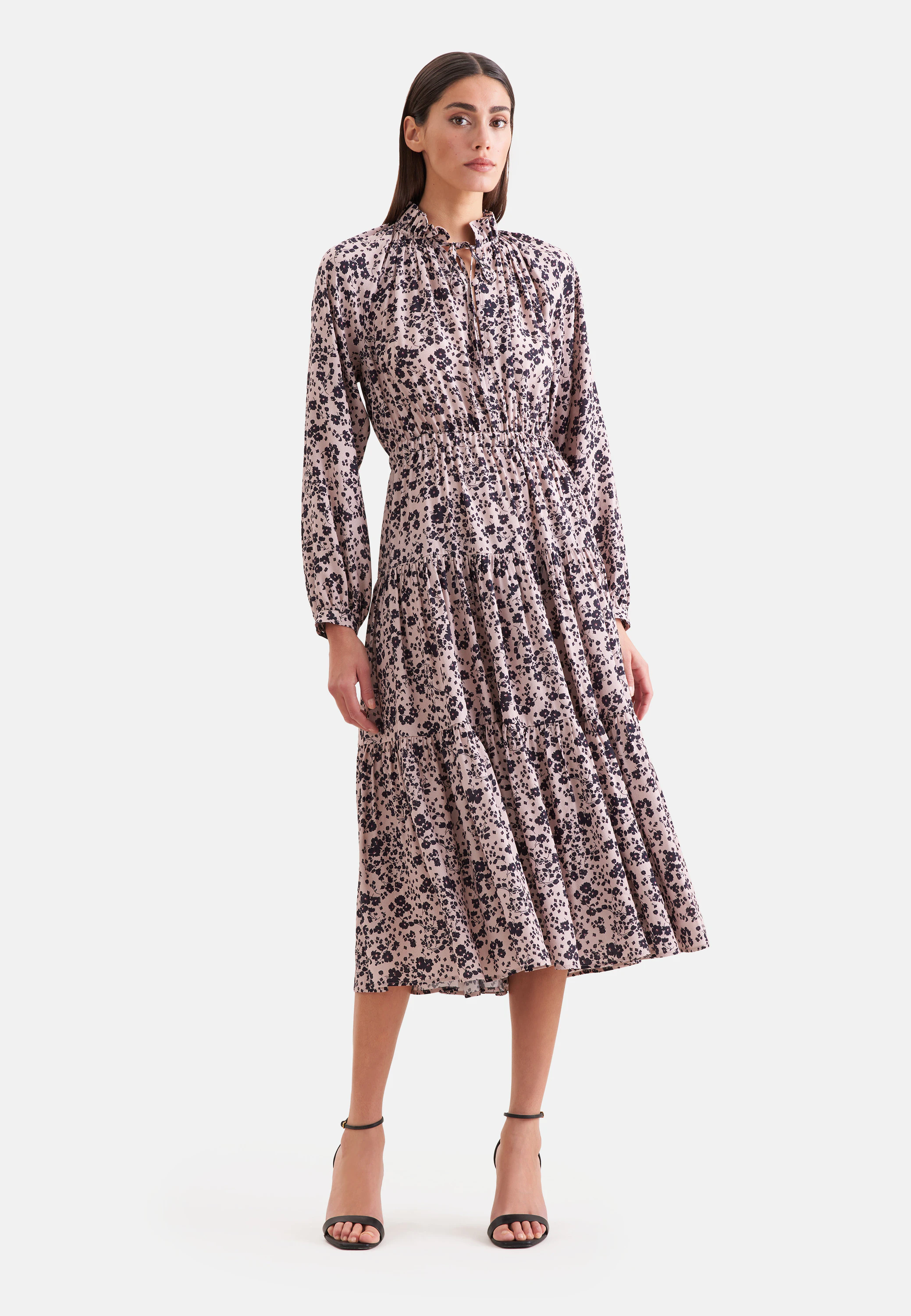 Satiniertes Rüschenkleid mit Stufen Rosa/Pink 42