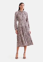 Satiniertes Rüschenkleid mit Stufen in Rosa |  Seidensticker Onlineshop