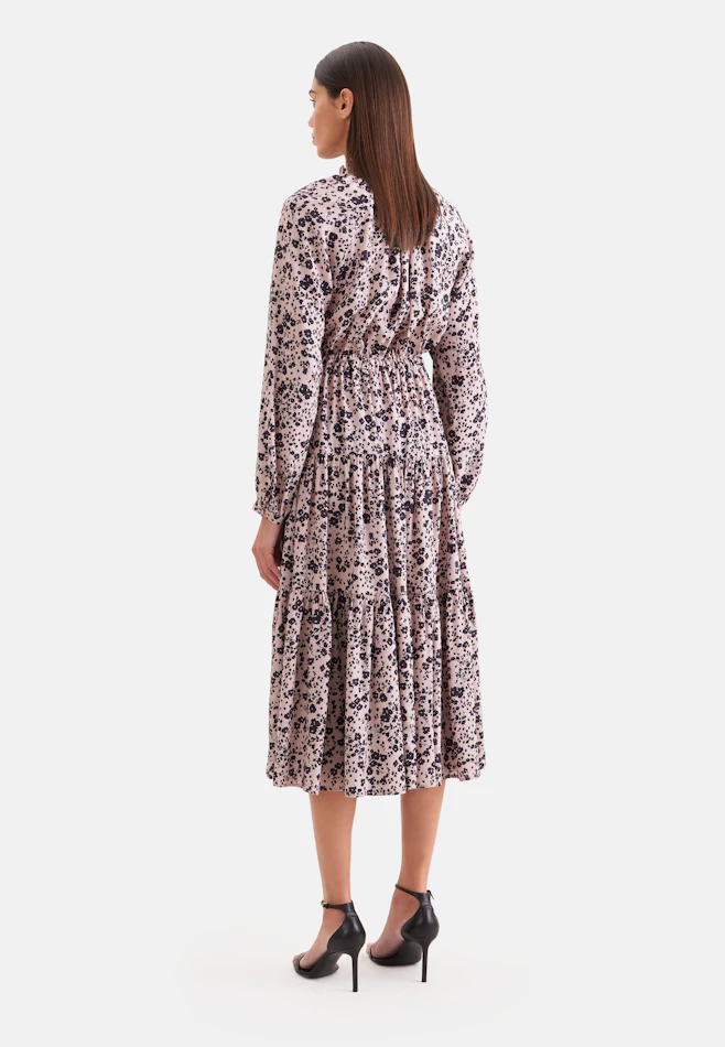Satiniertes Rüschenkleid mit Stufen in Rosa | Seidensticker Onlineshop
