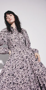 Satiniertes Rüschenkleid mit Stufen in Rosa |  Seidensticker Onlineshop