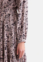 Satiniertes Rüschenkleid mit Stufen in Rosa |  Seidensticker Onlineshop