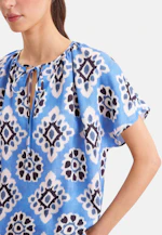 Satiniertes Blusenshirt in Mittelblau |  Seidensticker Onlineshop