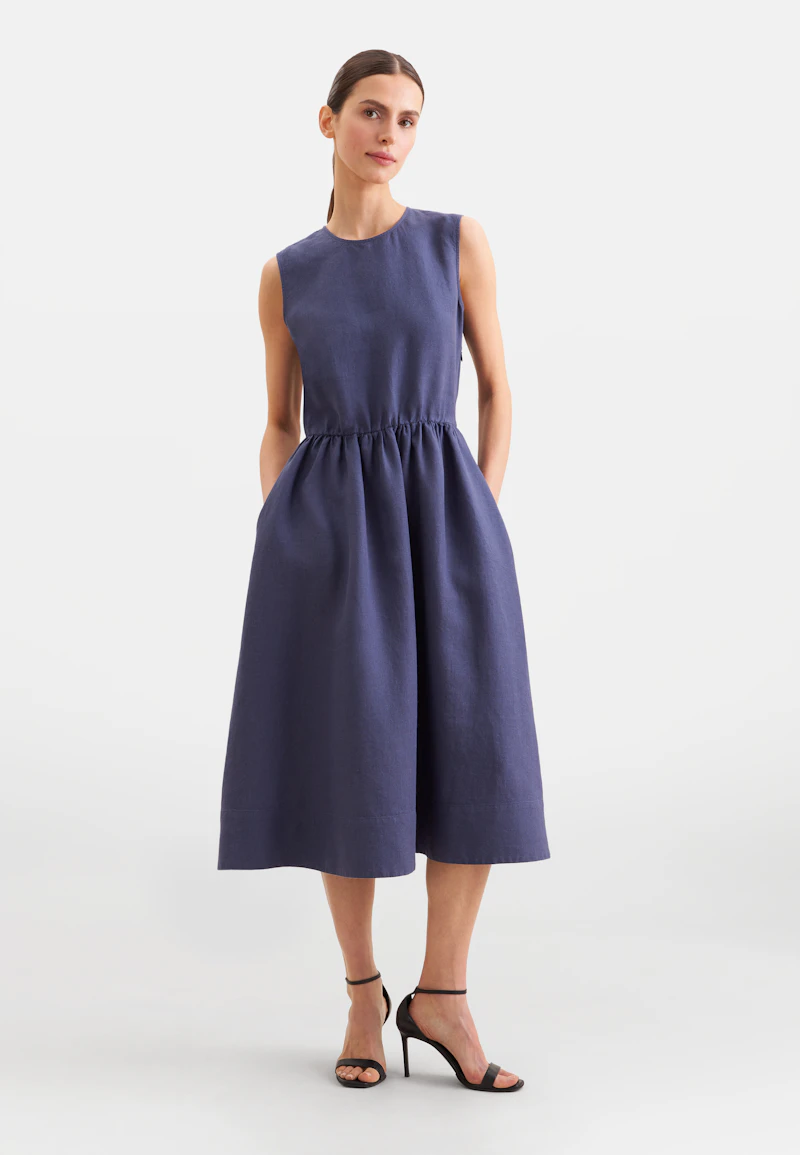 Ärmelloses Kleid aus 100% Leinen