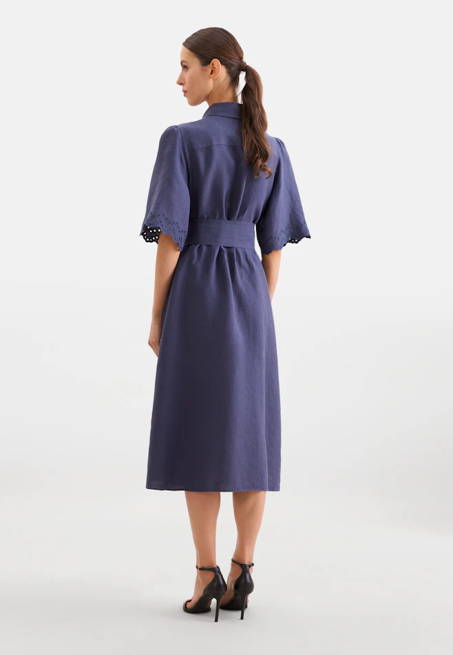 Hemdblusenkleid mit Stickerei und Taillengürtel aus 100% Leinen in Mittelblau | Seidensticker Onlineshop