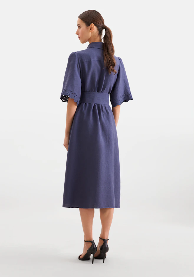 Hemdblusenkleid mit Stickerei und Taillengürtel aus 100% Leinen in Mittelblau | Seidensticker Onlineshop