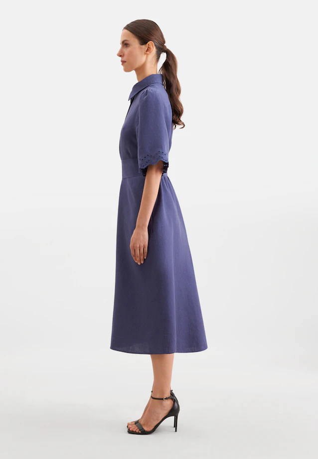 Hemdblusenkleid mit Stickerei und Taillengürtel aus 100% Leinen in Mittelblau |  Seidensticker Onlineshop
