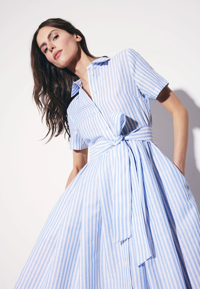 Robe-chemise avec jupe flottante en mélange de lin, slim in Bleu Clair |  Seidensticker Onlineshop