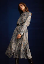 Satiniertes Kleid mit Schluppe und Bindeband in Dunkelblau |  Seidensticker Onlineshop