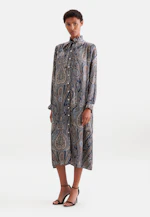 Satiniertes Kleid mit Schluppe und Bindeband in Dunkelblau |  Seidensticker Onlineshop