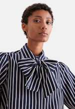 Bluse mit abnehmbarer Schluppe in Dunkelblau |  Seidensticker Onlineshop