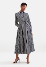 Weit schwingendes Hemdblusenkleid mit Bindegürtel, slim in Dunkelblau |  Seidensticker Onlineshop