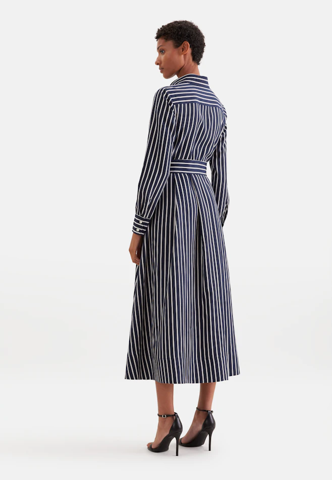 Weit schwingendes Hemdblusenkleid mit Bindegürtel, slim in Dunkelblau | Seidensticker Onlineshop