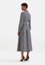 Weit schwingendes Hemdblusenkleid mit Bindegürtel, slim in Dunkelblau |  Seidensticker Onlineshop