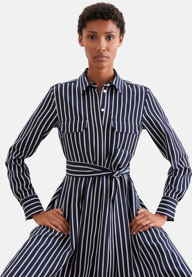 Weit schwingendes Hemdblusenkleid mit Bindegürtel, slim in Dunkelblau |  Seidensticker Onlineshop