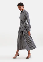 Weit schwingendes Hemdblusenkleid mit Bindegürtel, slim in Dunkelblau |  Seidensticker Onlineshop
