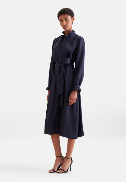 Satiniertes Kleid mit Schluppe und Bindeband aus Acetat in Dunkelblau |  Seidensticker Onlineshop
