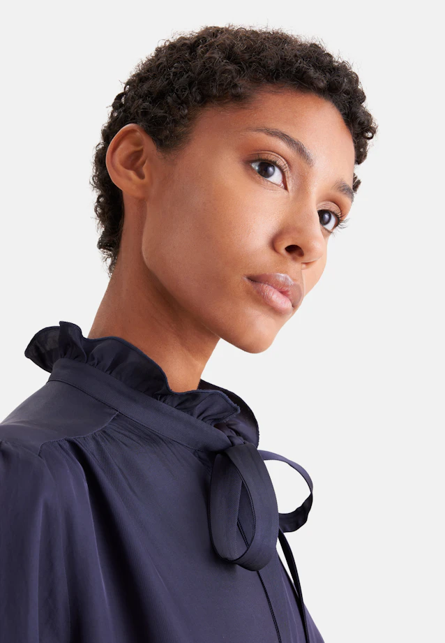 Satiniertes Kleid mit Schluppe und Bindeband aus Acetat in Dunkelblau |  Seidensticker Onlineshop