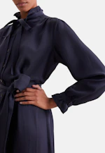 Satiniertes Kleid mit Schluppe und Bindeband aus Acetat in Dunkelblau |  Seidensticker Onlineshop