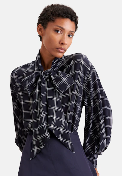 Schluppenbluse aus Chiffon mit Volumenärmeln und hohen Manschetten in Dunkelblau |  Seidensticker Onlineshop