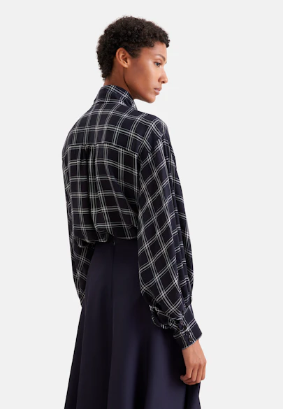 Schluppenbluse aus Chiffon mit Volumenärmeln und hohen Manschetten in Dunkelblau |  Seidensticker Onlineshop
