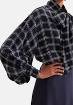 Schluppenbluse aus Chiffon mit Volumenärmeln und hohen Manschetten in Dunkelblau |  Seidensticker Onlineshop