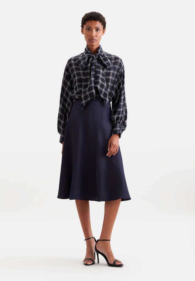 Schluppenbluse aus Chiffon mit Volumenärmeln und hohen Manschetten in Dunkelblau |  Seidensticker Onlineshop