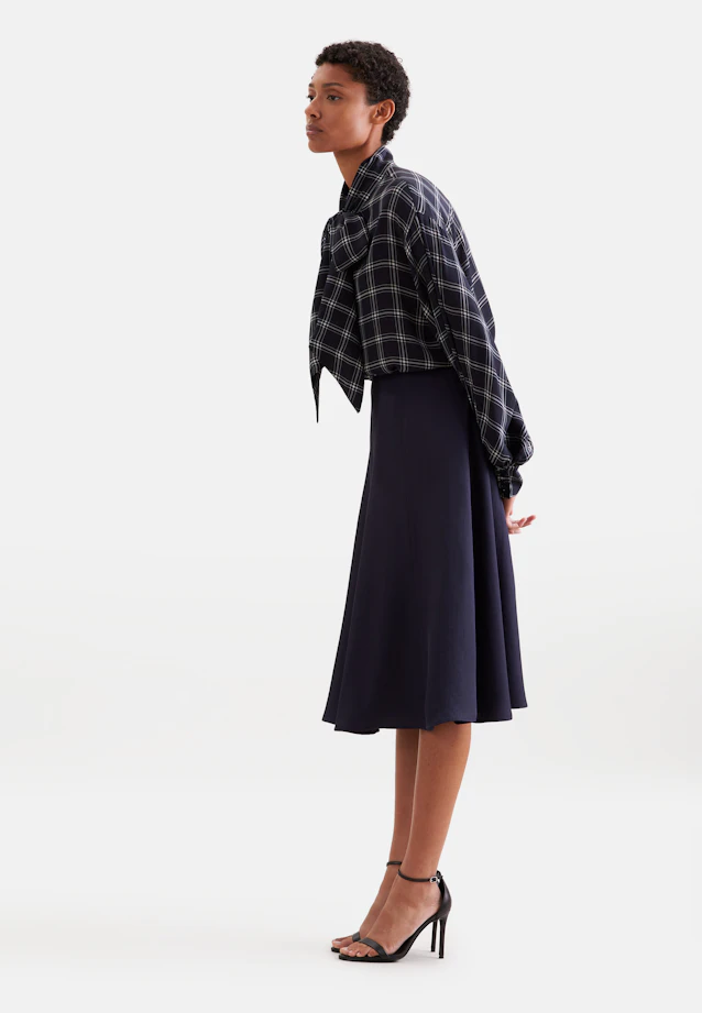 Schluppenbluse aus Chiffon mit Volumenärmeln und hohen Manschetten in Dunkelblau |  Seidensticker Onlineshop