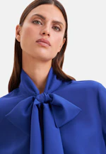 Seidenbluse mit angesetzter Schluppe in Bleu Moyen |  Seidensticker Onlineshop