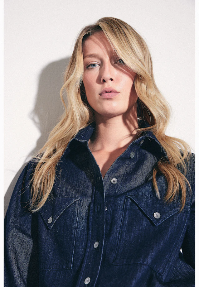 Denim Bluse mit Volumenärmeln und aufgesetzten Taschen in Dunkelblau |  Seidensticker Onlineshop