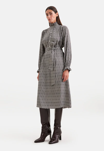 Robe en satin avec volants et ceinture in Marron |  Seidensticker Onlineshop