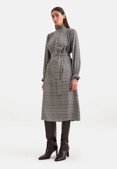 Satiniertes Kleid mit Rüschen und Gürtel in Braun |  Seidensticker Onlineshop