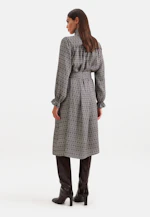 Satiniertes Kleid mit Rüschen und Gürtel in Braun |  Seidensticker Onlineshop