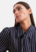 Bluse mit abnehmbarer Schluppe in Dunkelblau |  Seidensticker Onlineshop