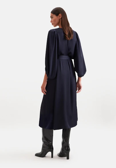 Satiniertes Blusenkleid mit V- Ausschnitt in Dunkelblau |  Seidensticker Onlineshop