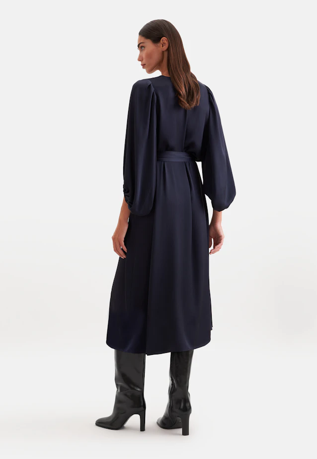 Satiniertes Blusenkleid mit V- Ausschnitt in Dunkelblau |  Seidensticker Onlineshop