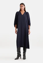 Satiniertes Blusenkleid mit V- Ausschnitt in Dunkelblau |  Seidensticker Onlineshop