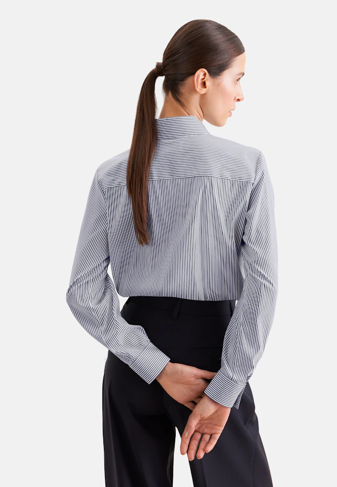Hemdbluse mit abnehmbarer Schluppe in Dunkelblau | Seidensticker Onlineshop