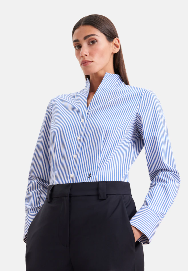 Kelchkragenbluse aus Baumwollsatin slim fit in Mittelblau | Seidensticker Onlineshop
