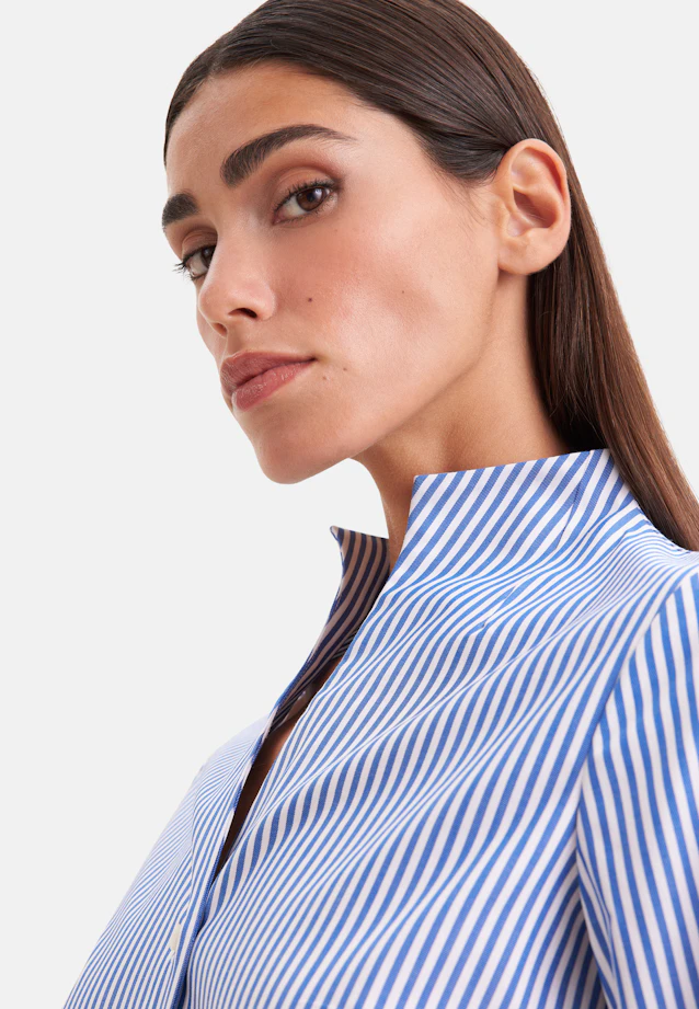 Kelchkragenbluse aus Baumwollsatin slim fit in Mittelblau |  Seidensticker Onlineshop