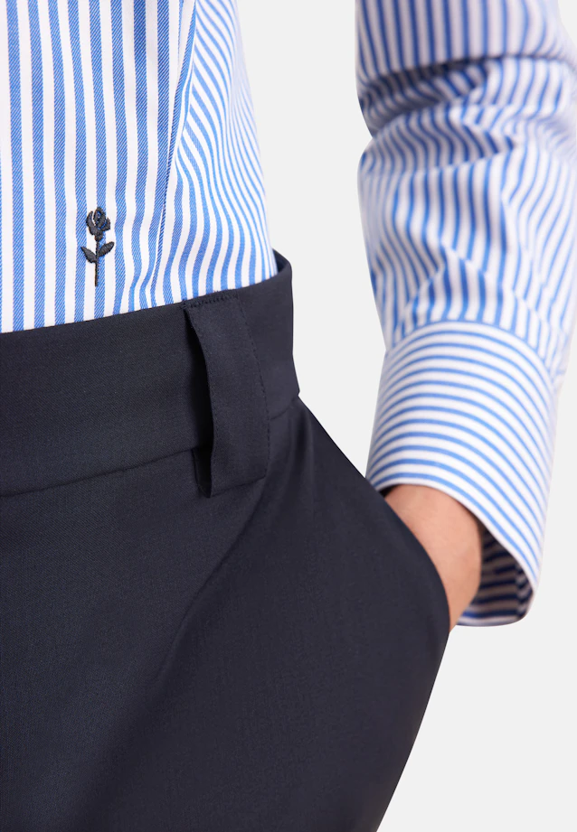 Kelchkragenbluse aus Baumwollsatin slim fit in Mittelblau |  Seidensticker Onlineshop