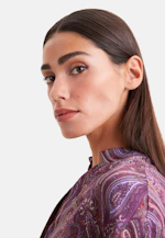 Stehkragenkleid mit Taillengürtel und hohen Manschetten in Lila |  Seidensticker Onlineshop