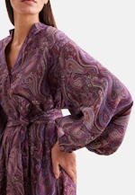 Stehkragenkleid mit Taillengürtel und hohen Manschetten in Lila |  Seidensticker Onlineshop