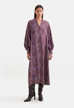 Stehkragenkleid mit Taillengürtel und hohen Manschetten in Lila |  Seidensticker Onlineshop