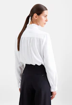Satinierte Schluppenbluse mit Rüschendetail in Blanc |  Seidensticker Onlineshop