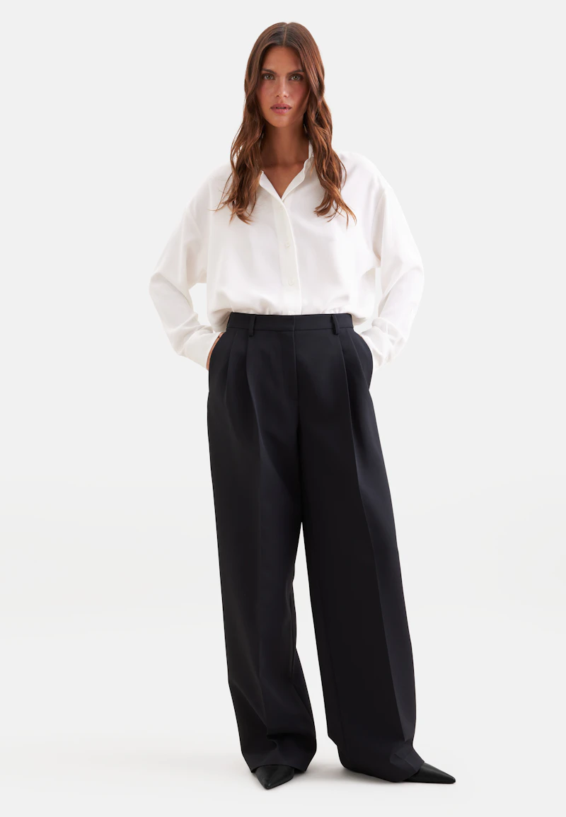 Pleated trousers