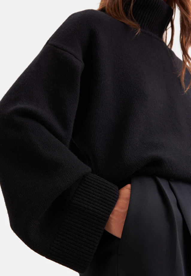 Boxy wool and cashmere turtleneck sweater in Schwarz |  Seidensticker Onlineshop